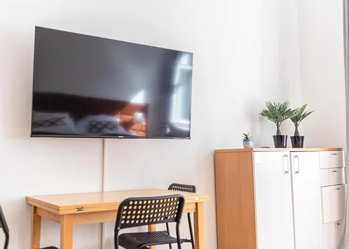Affordable 1br By Westbahnhof Station * Viena