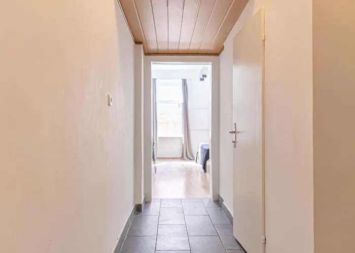Affordable 1br By Westbahnhof Station Viena